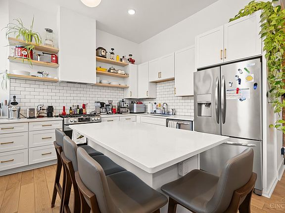 3rd image of 1909 Race St #1
