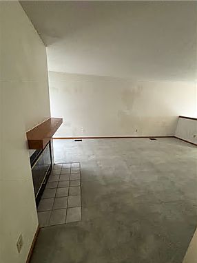 3rd image of 236 W Side Dr
