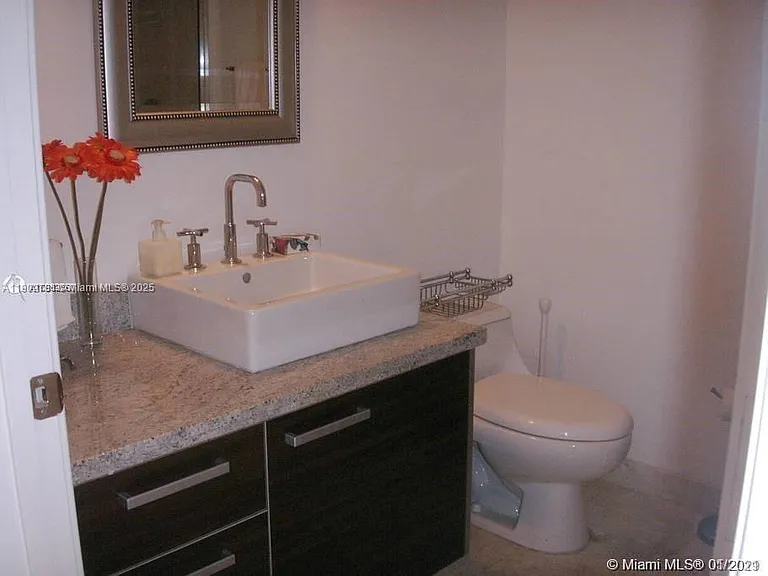 185 SW 7th St #1906 — Photo 4