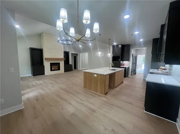 9 Cawood Dr, Bella Vista, AR 72714