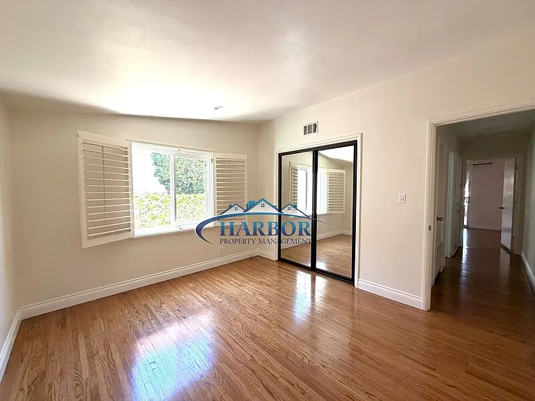 1630 Miracosta St — Photo 4
