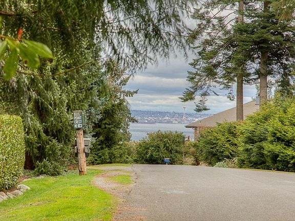 5th image of 10760 NE Bill Point Dr