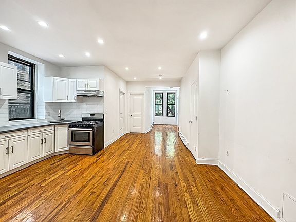 3rd image of 1070 Morris Ave APT 1