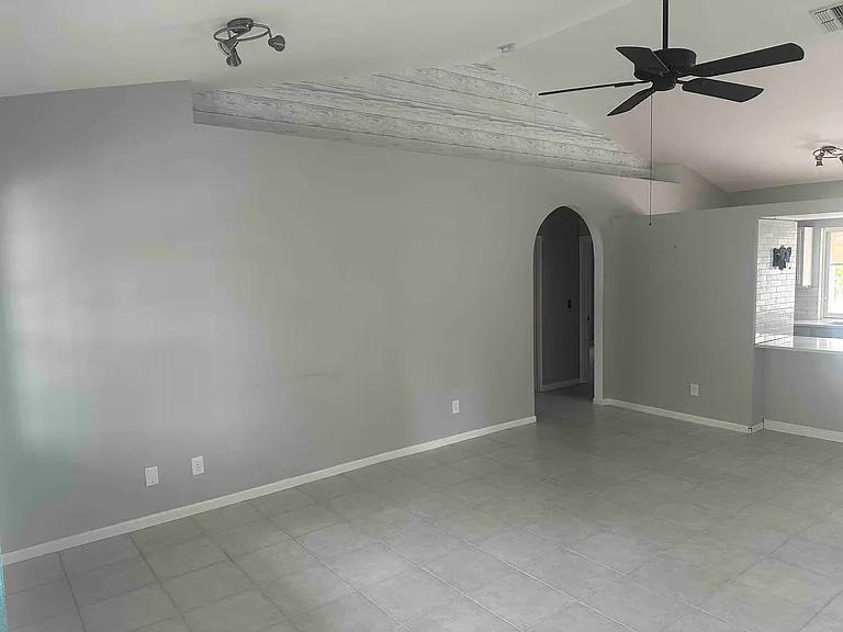3389 Lakeview Dr — Photo 4