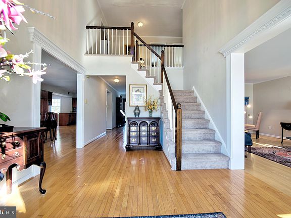 2nd image of 1013 Winding River Ln