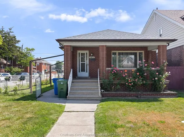1402 Elsmere Ave, Windsor, ON N8X 4G9