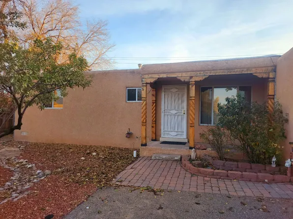5701 Lane Ct NW, Albuquerque, NM 87107