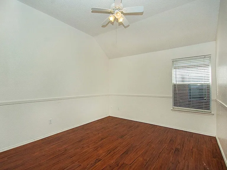 406 Leameadow Dr — Photo 14
