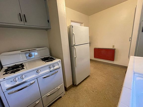 5th image of 328 51st St APT 2