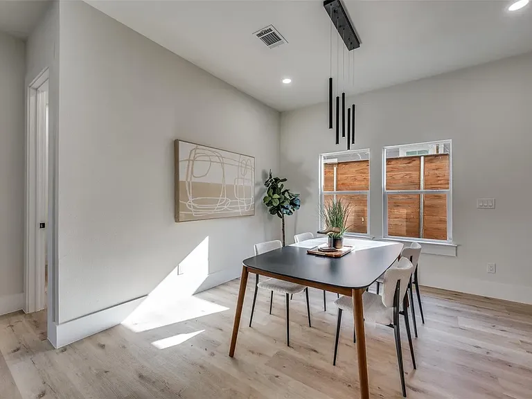 3434 Navaro St — Photo 14
