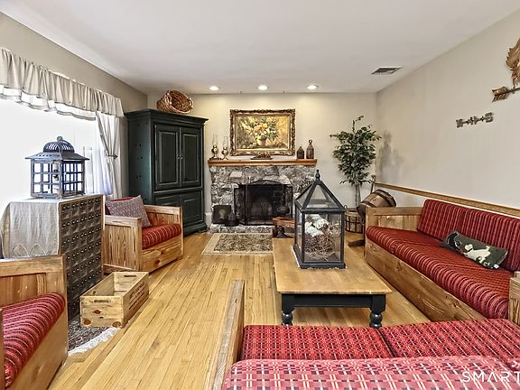 3rd image of 6 Mount Pleasant Road