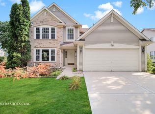 1381 Burnett Dr, Aurora, IL 60502