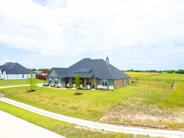 200 Fair Meadows Dr, Waxahachie, TX 75165