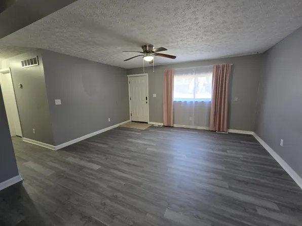 467 Zahn Dr APT D, Akron, OH 44313