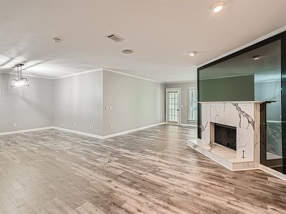 4th image of 807 Abingdon Way NE
