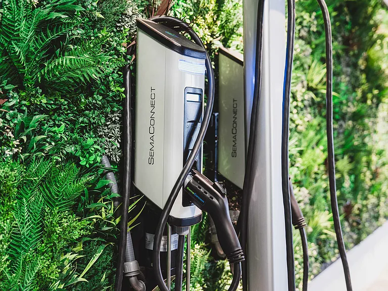 Modera Coral Spring features convenient electric charging stations, ensuring you can power up your electric vehicle effortlessly.