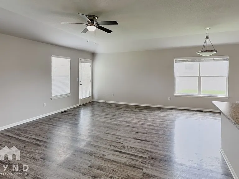742 S Cypress St — Photo 4
