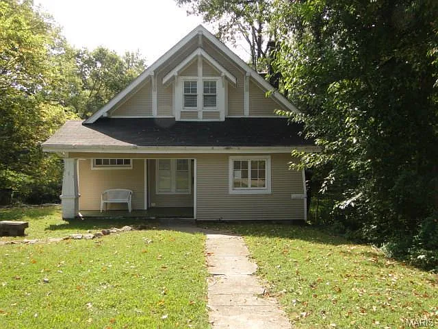 551 Forest Ave photo 1