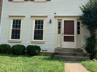 2787 Knollside Ln, Vienna, VA 22180