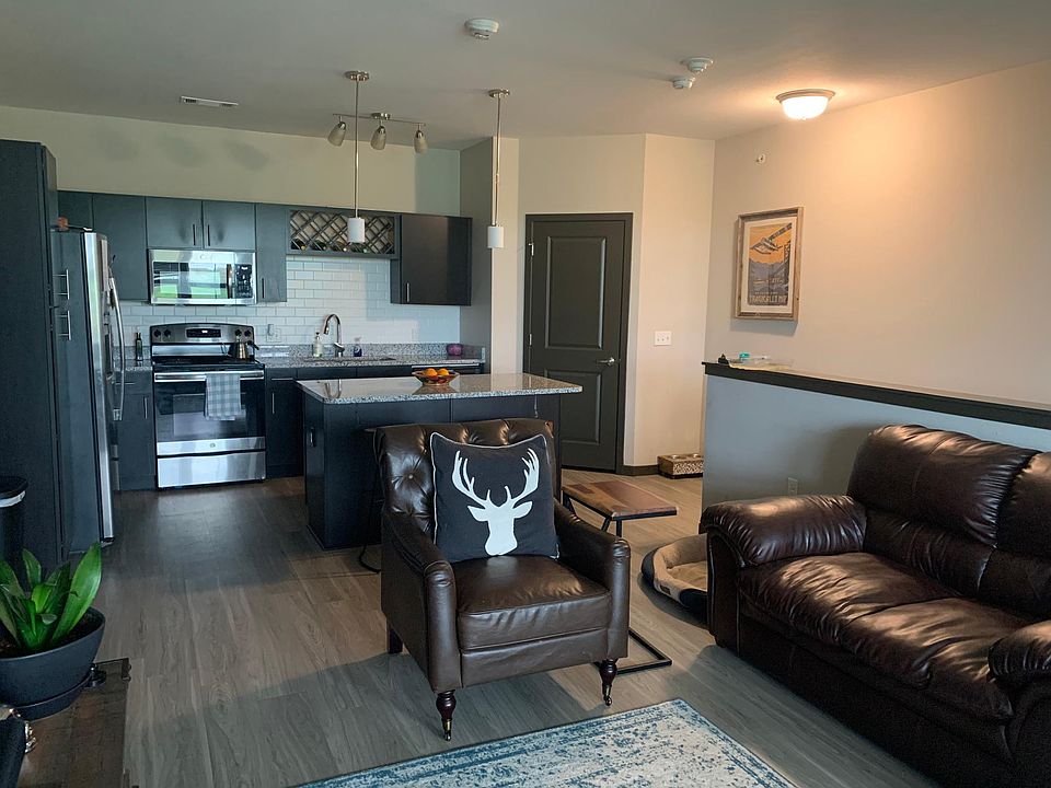 1st image of 789 Oxbow Ave #218