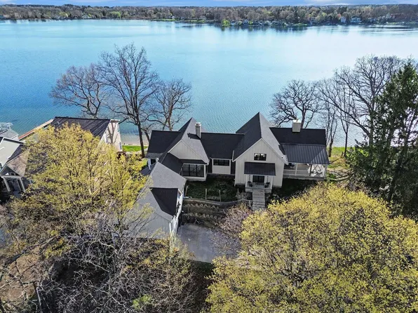 517 Glazier Rd, Chelsea, MI 48118