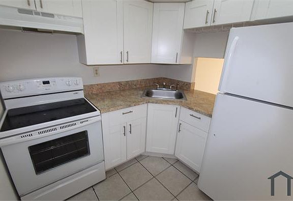4th image of 4550 NW 9th St APT 615E