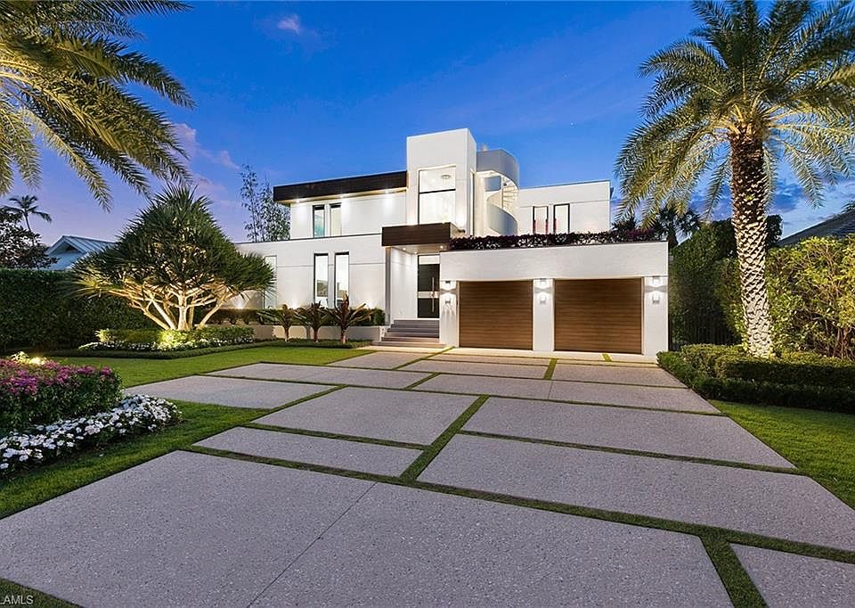 1st image of 652 Bougainvillea RD