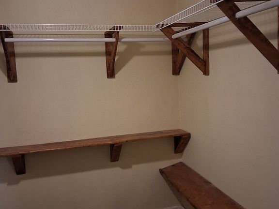 5th image of 322 Burke Rd