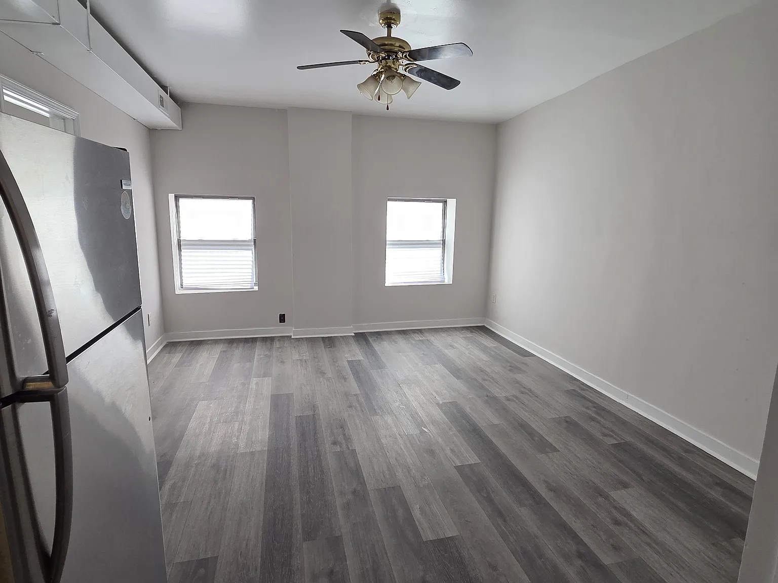 3215 W Cermak Rd — Photo 4