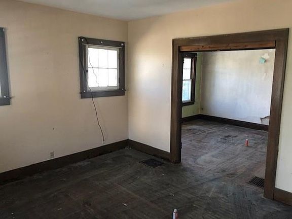 2nd image of 702 N West Ave