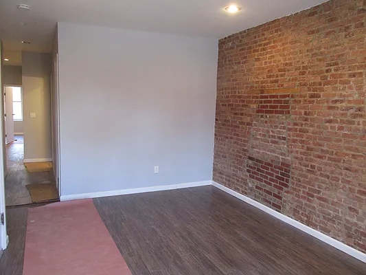 Rented by Windsor Homes Realty Corp | media 30