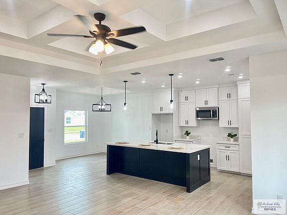 3rd image of 670 Tamarindo Ln