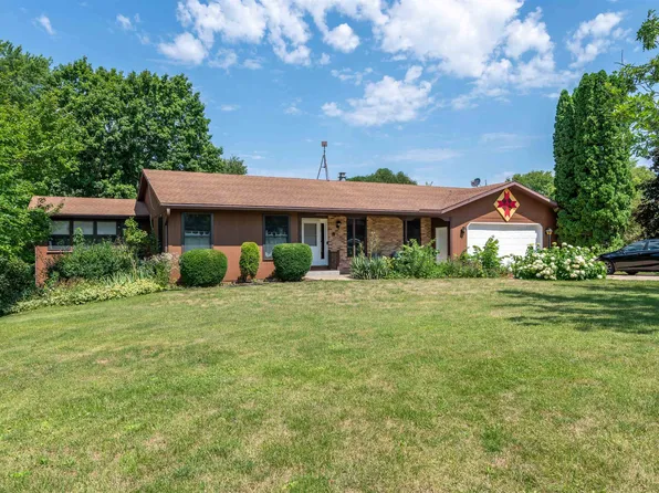 3222 N Silver Ridge Dr, Oregon, IL 61061
