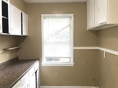 3rd image of 3541 Mayflower Ave