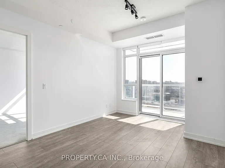 10 Wilby Cres #1102 — Photo 20