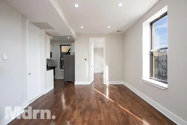 Rented by Mdrn Residential | media 59