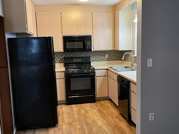 5th image of 1021 2nd Ave E