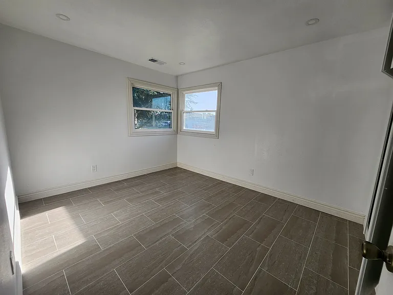 Sequoia St — Photo 15