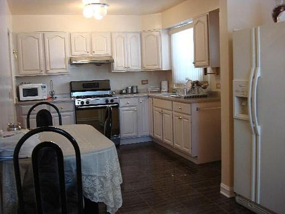 2nd image of 6028 N Richmond St