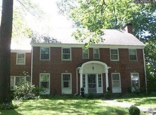 2746 Derbyshire Rd, Cleveland Heights, OH 44106