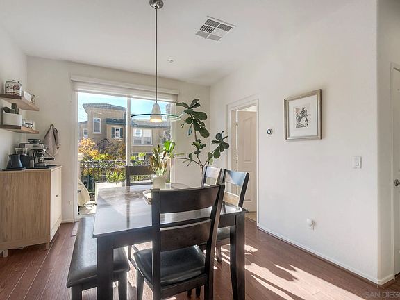 3rd image of 1361 Abbey Ln