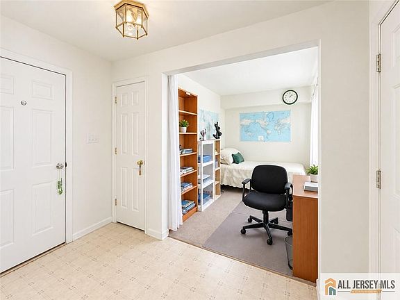 5th image of 23 Giera Ct