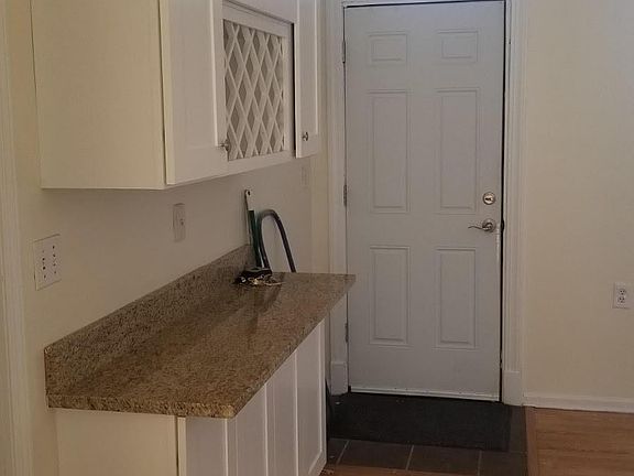 4th image of 1512 W Melrose St #2