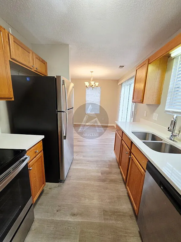 2 bed, 2.5 bath, 1248 sqft, $1,600 — Photo 2