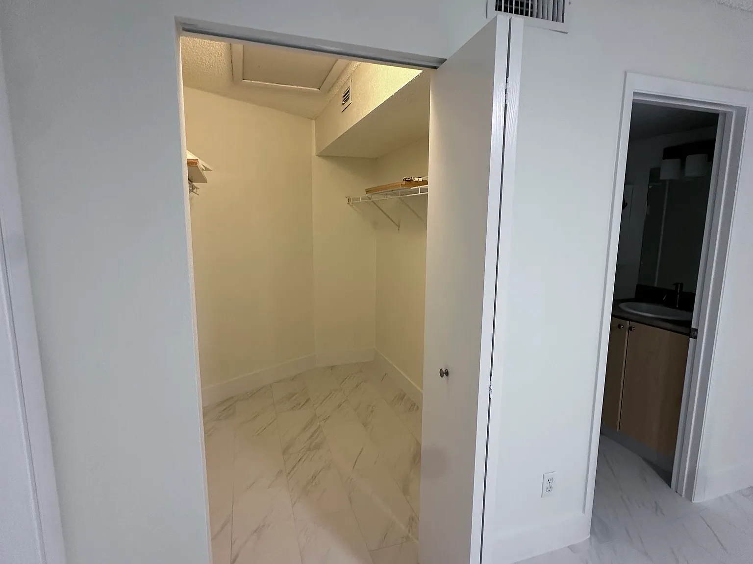 3 bed, 1263 sqft, $2,895 — Photo 4