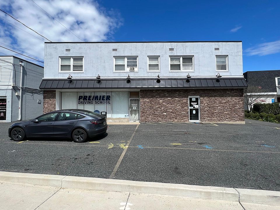 1st image of 333 Kenmore Ave #3
