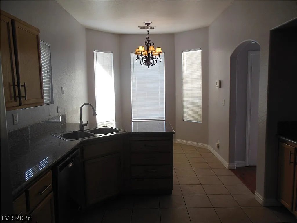 3 bed, 2.5 bath, 1866 sqft, $1,900 — Photo 4