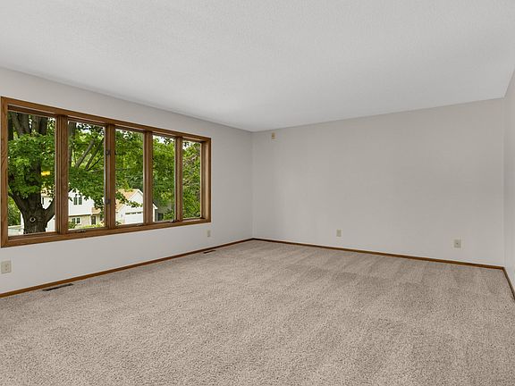 4th image of 2064 Pin Oak Dr