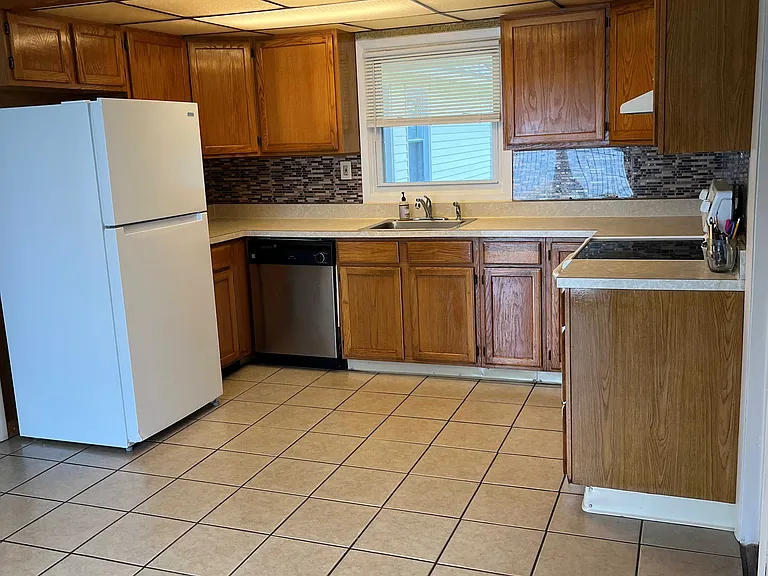 30 Hinsdale Ln — Photo 2