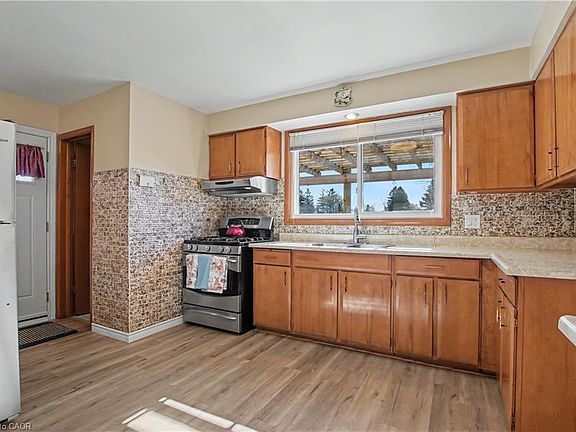 4th image of 144 Avondale Rd